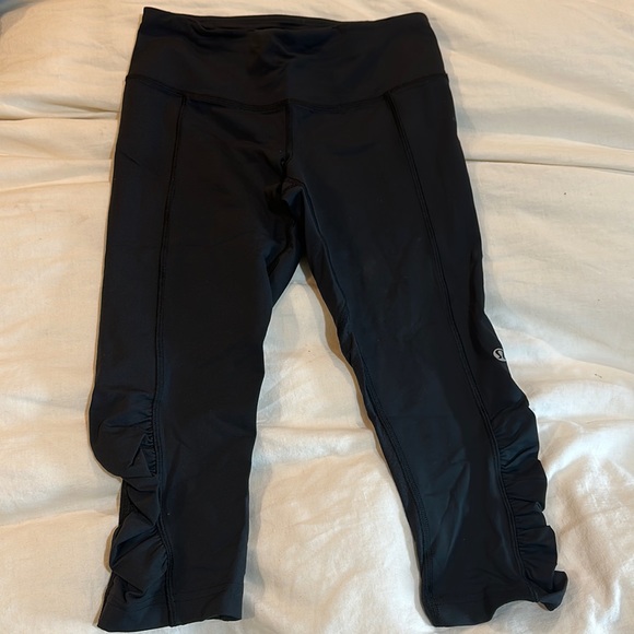 lululemon Pants - Lululemon Capri leggings pants size 4